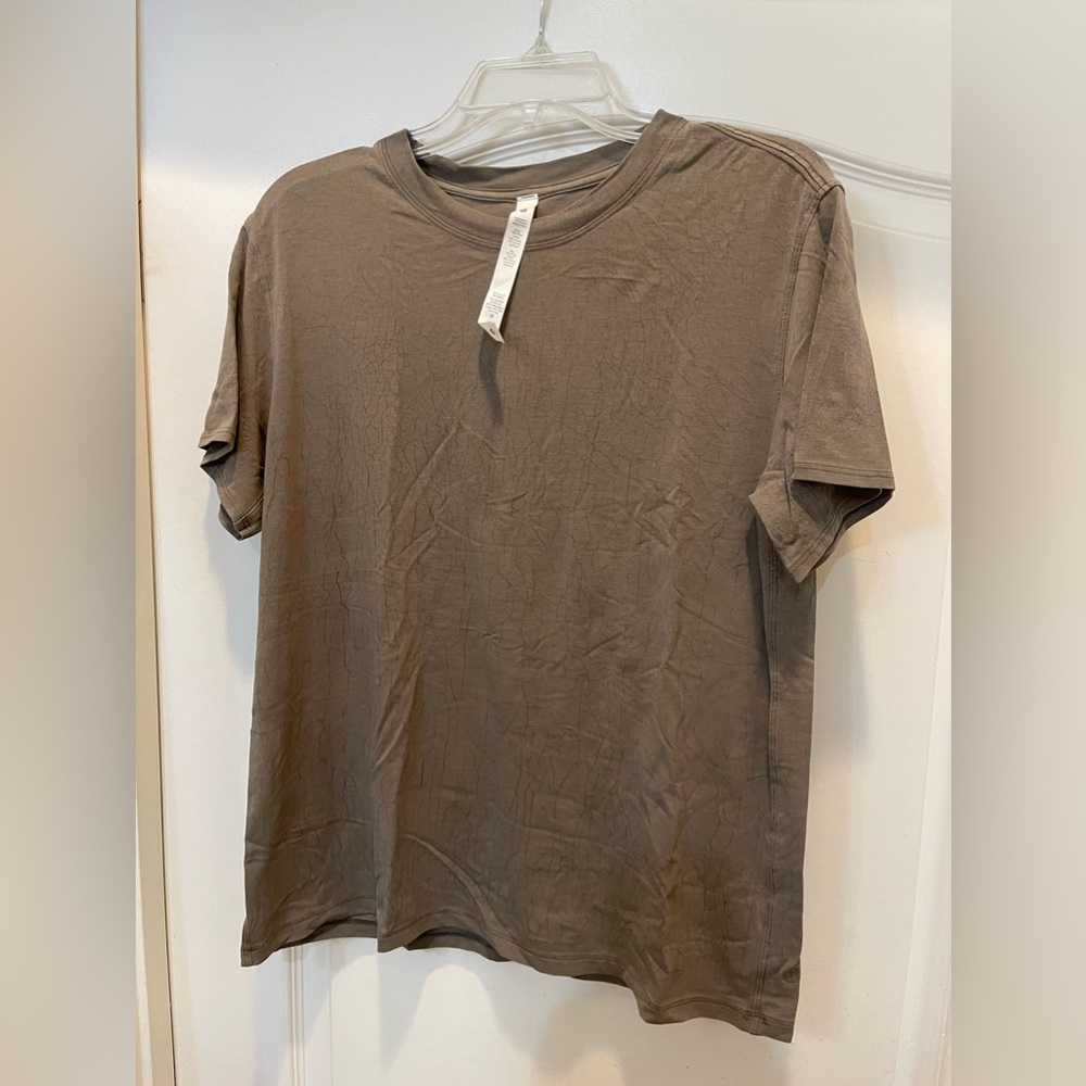 lululemon t-shirt size 4